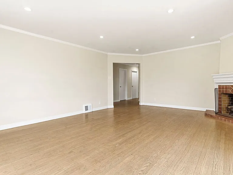 290 Holyoke St — Photo 5