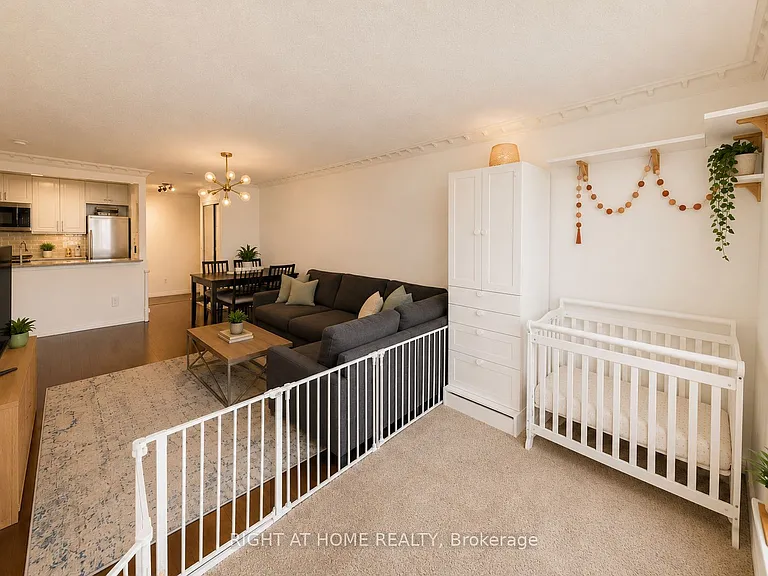 1055 Bay St #Penthouse 12 — Photo 5