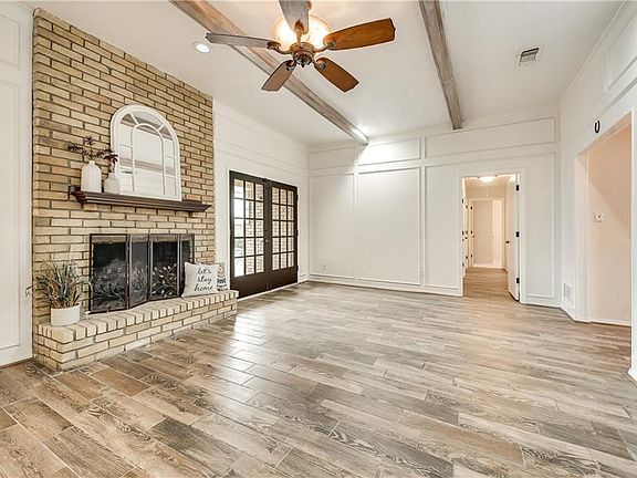 4th image of 2104 Goldenrod Dr