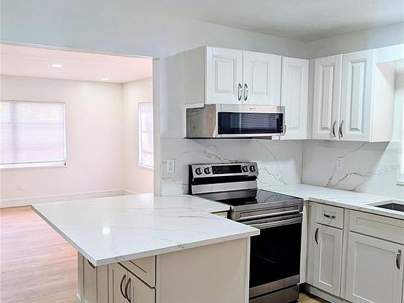 5th image of 1212 E Crawford St