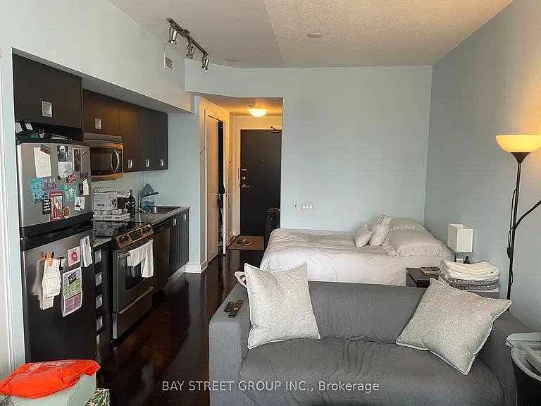 33 Charles St E #1910 — Photo 4