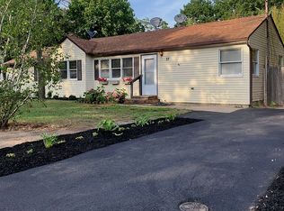 37 Wauwepex Trl, Ridge, NY 11961