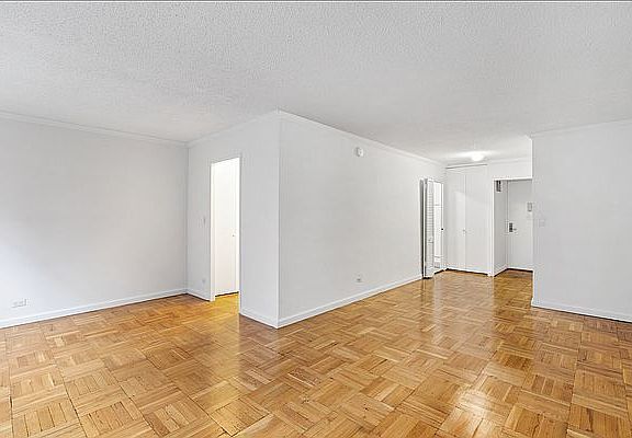 4th image of 230 E 15th St APT 3L