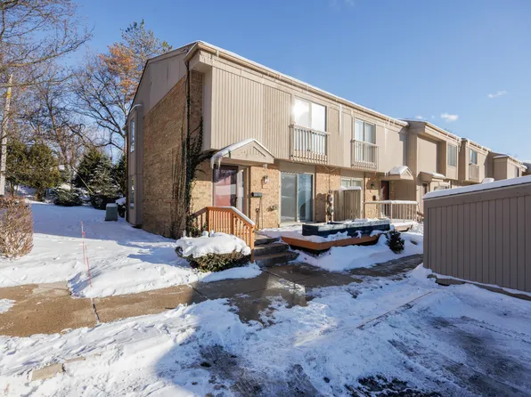 1468 Oakbrook Dr E, Rochester, MI 48307