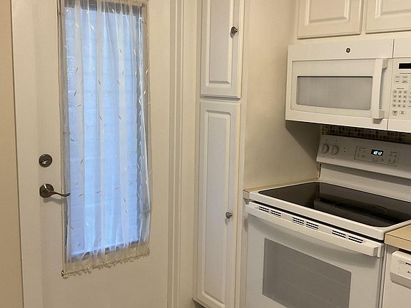 4th image of 2950 N Palm Aire Dr APT 105