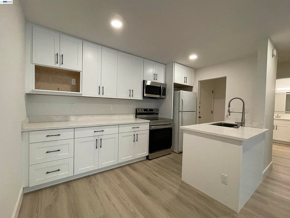 1st image of 965 Shorepoint Ct APT 200