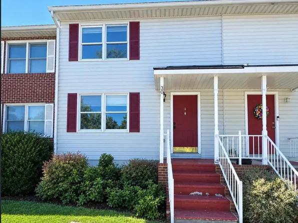 30 Waldeck Ct, Inwood, WV 25428