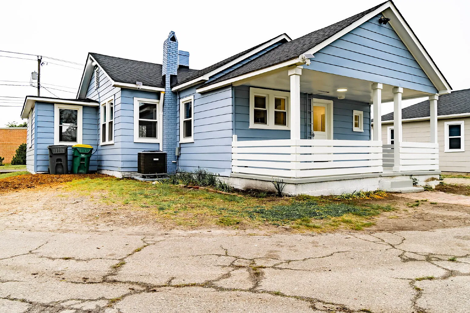 3 bed, 1.0 bath, 1124 sqft, $1,850 — Photo 3