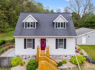 9674 Courtland Dr NE, Rockford, MI 49341