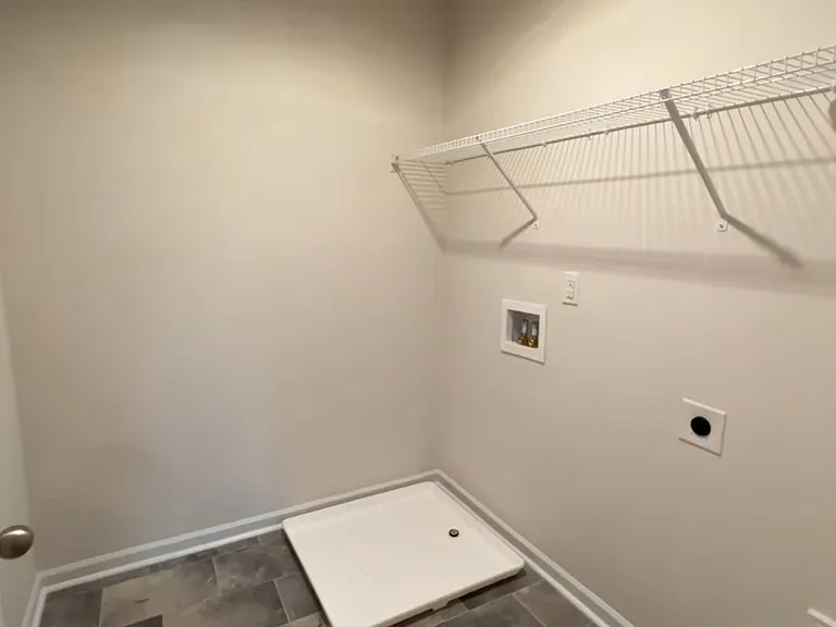 405 Arkwright Ln — Photo 17