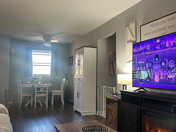5th image of 238 Hillcrest Dr