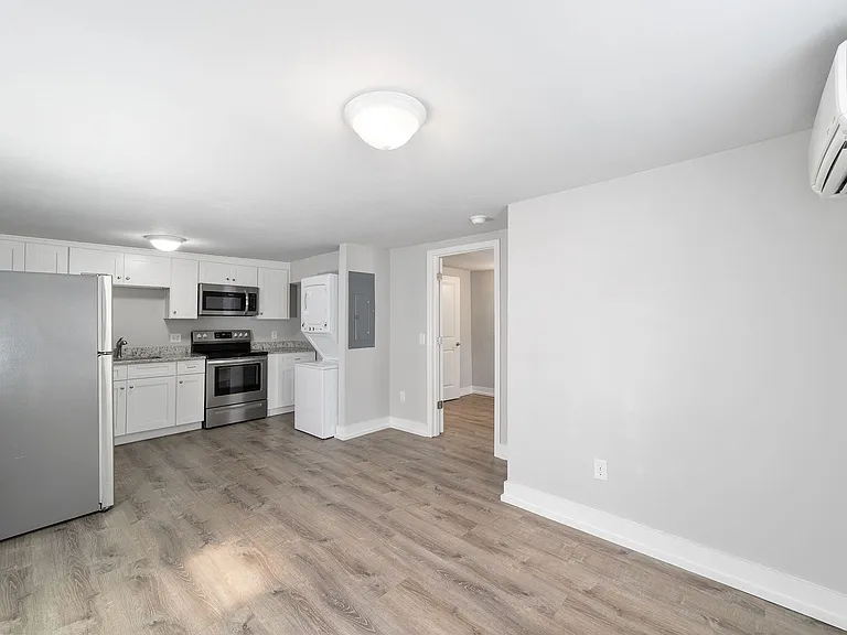 724 NW 3rd Ave #B — Photo 3