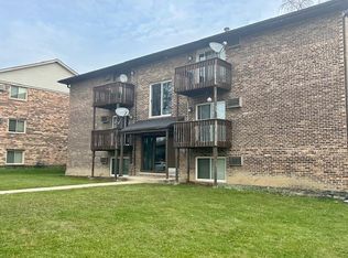 8331 Woodland Dr, Darien, IL 60561