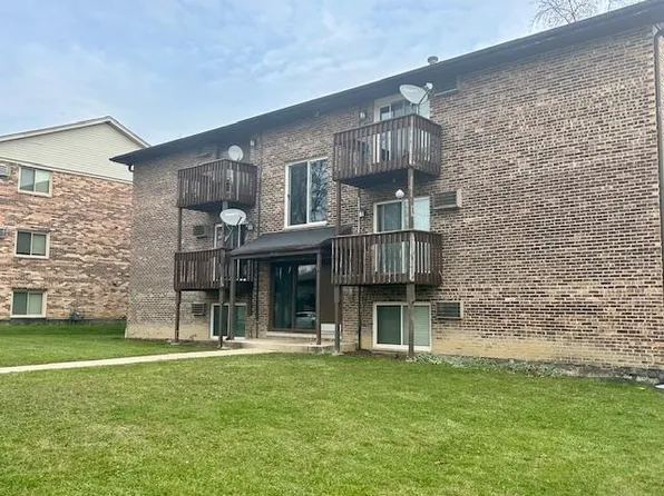 8331 Woodland Dr, Darien, IL 60561