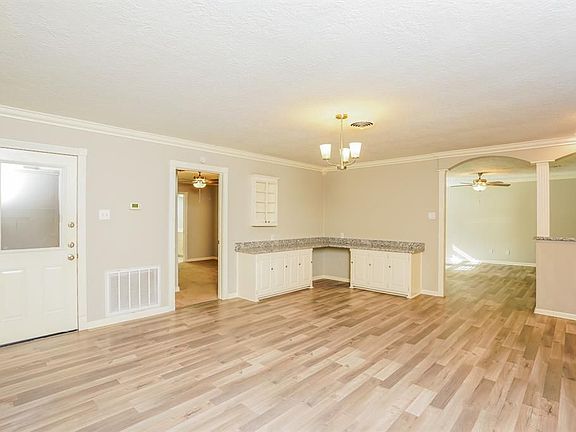 5th image of 4509 E 37th St