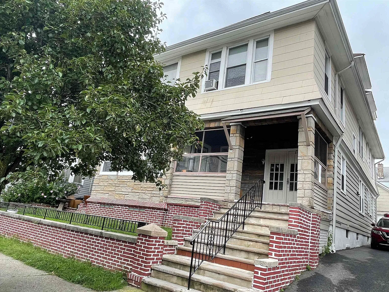 3 bed, 1.0 bath, $3,000 — Photo 1