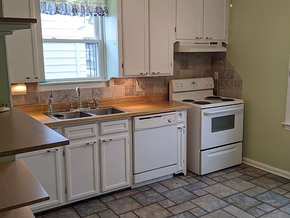 2nd image of 4392 Rockland Dr