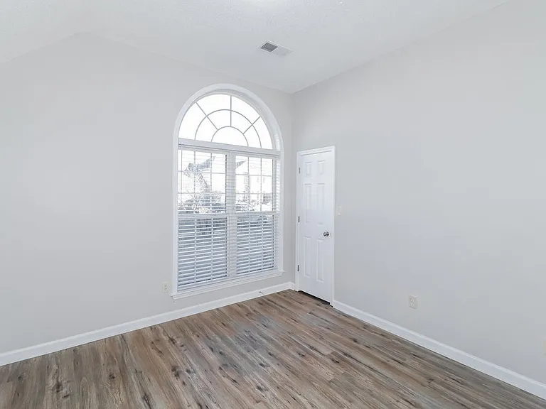 1655 Torrington Dr — Photo 15