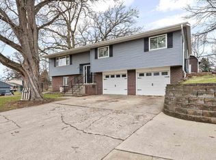 126 Sherwood Dr, Geneseo, IL 61254