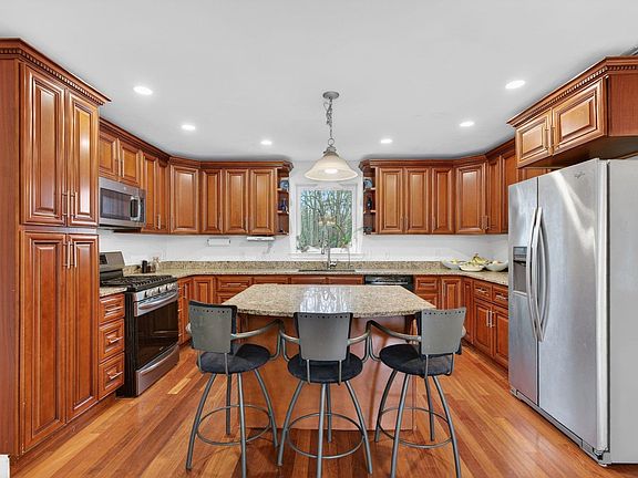 2nd image of 190 Blackwater Road