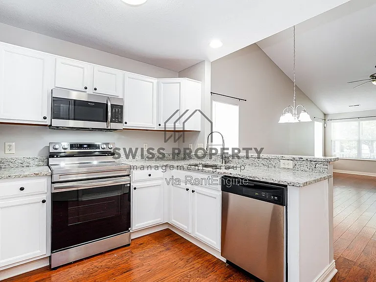 7199 Normanton Dr — Photo 5