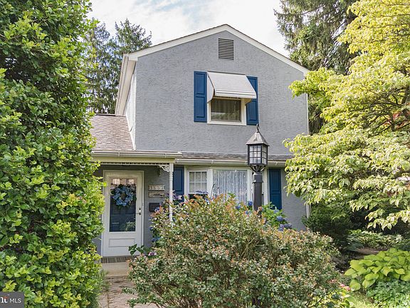 2nd image of 9653 Wistaria St
