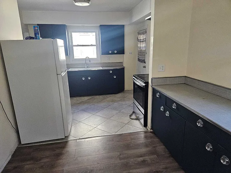 11 Ann St — Photo 2