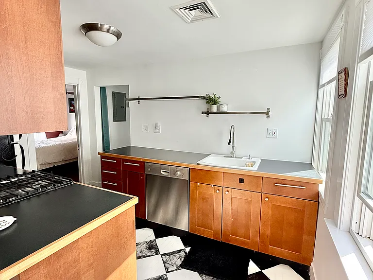 72 Lexington Ave #3 — Photo 6