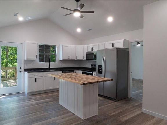 4th image of 310 Field St