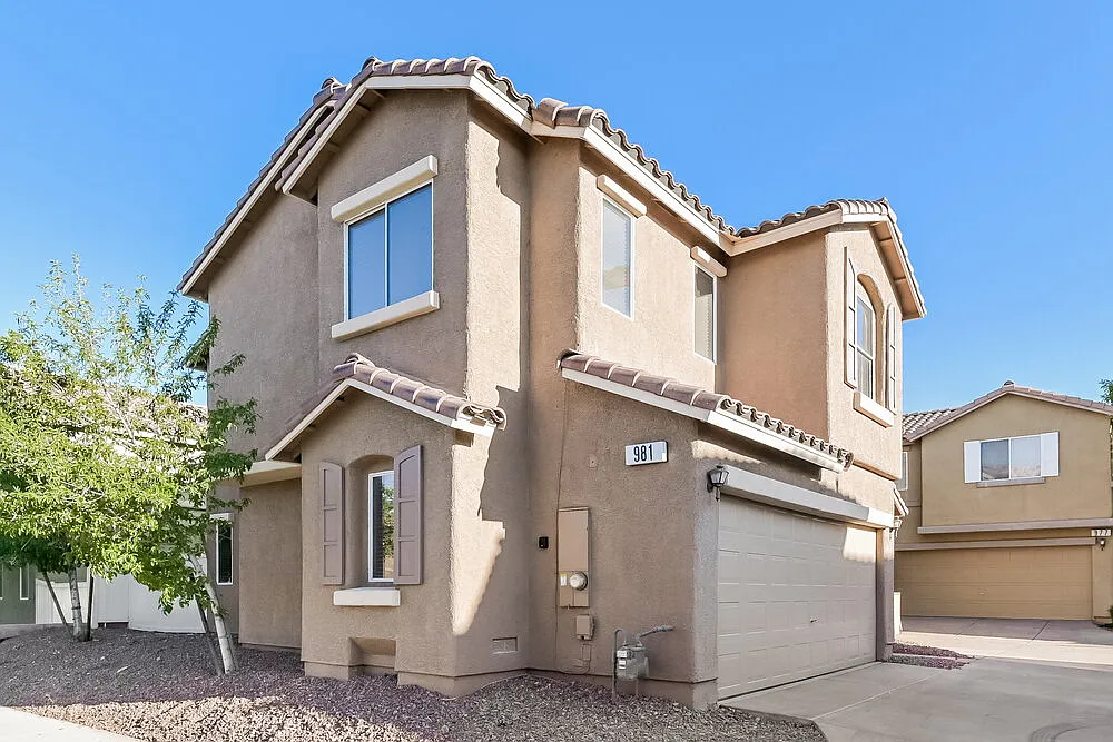 4 bed, 2.5 bath, 1934 sqft, $2,520 — Photo 4