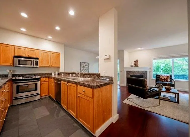 2 bed, 2.5 bath, 1576 sqft, $2,800 — Photo 3