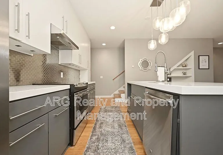 472 Martin St SE — Photo 6