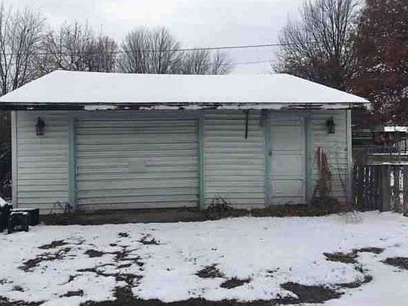 4th image of 810 S Main St