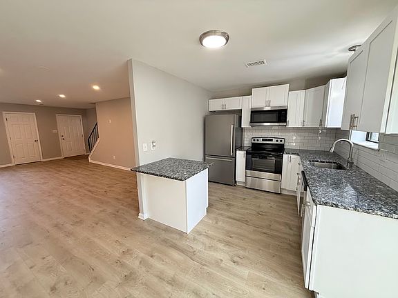 4th image of 104 Kelmar Ave