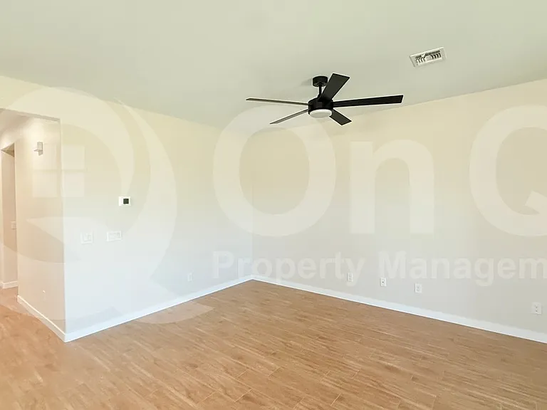 1636 E Jardin Pl — Photo 2