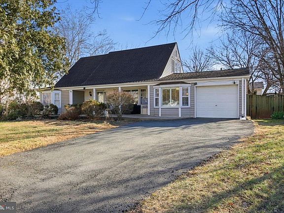 3rd image of 13315 Pennypacker Ln