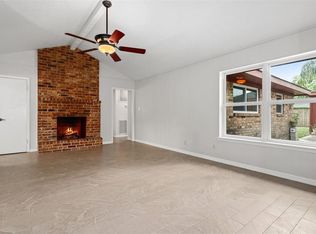 946 Wavecrest Ln, Houston, TX 77062