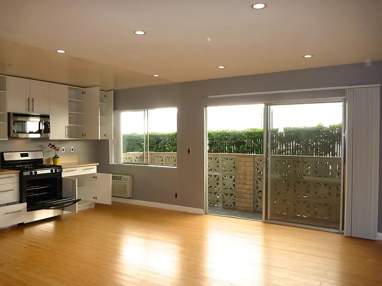 1527 Princeton St #2 — Photo 13