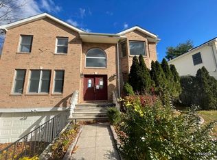 50 Tobin Ave, Great Neck, NY 11021