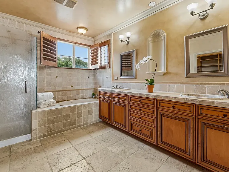 4760 Sea Crest Dr — Photo 26