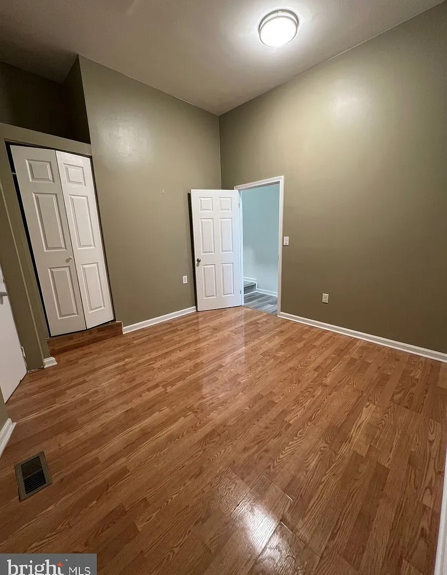 3 bed, 1.0 bath, 1612 sqft, $1,750 — Photo 2