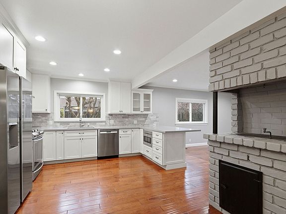 4th image of 1131 Plum Ave