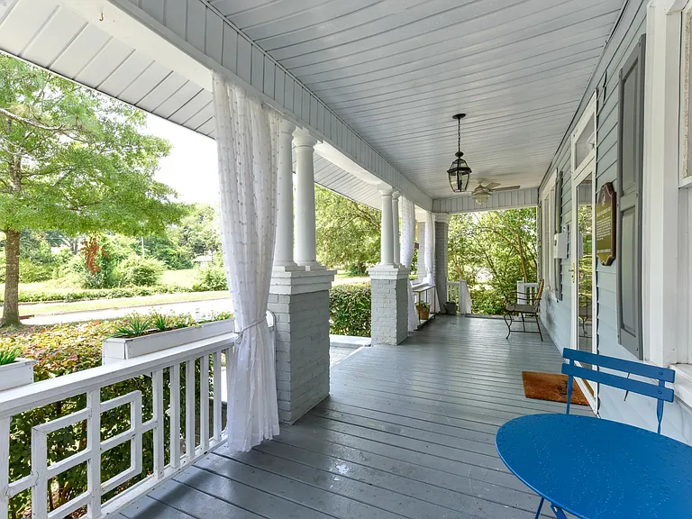 1719 Wrightsville Ave — Photo 2