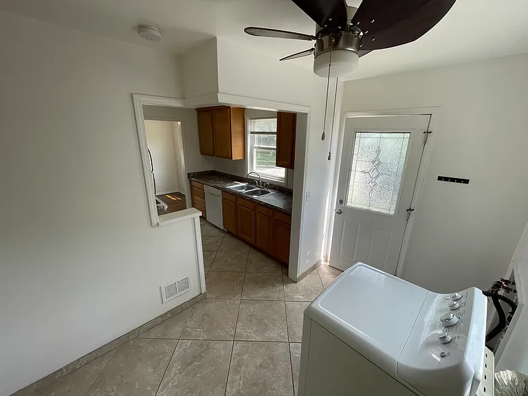1020 Cole Creek Dr — Photo 5