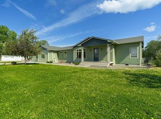 573 E Sunset Dr, Burbank, WA 99323