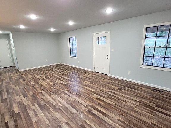 4th image of 140 Blue Bird Ln
