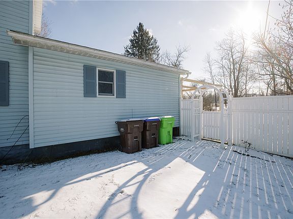 5th image of 38 Waterford St