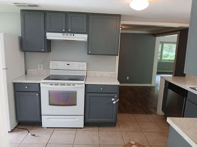2301 Edison Ave — Photo 4