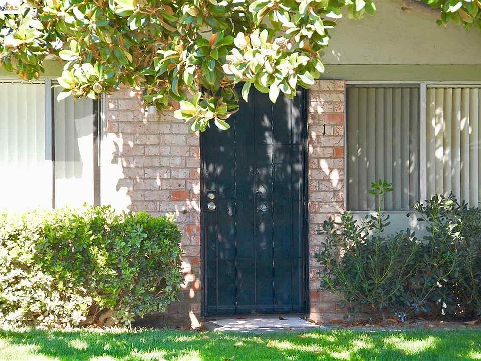 1st image of 34756 Skylark Dr