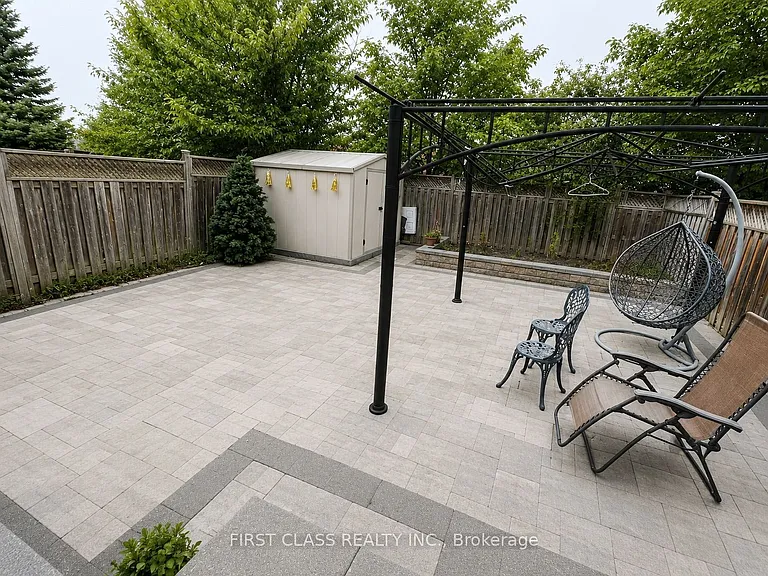 18 Angela Ct #UPPER — Photo 8